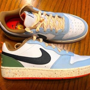 Boys 6Youth Nike Court sneaker